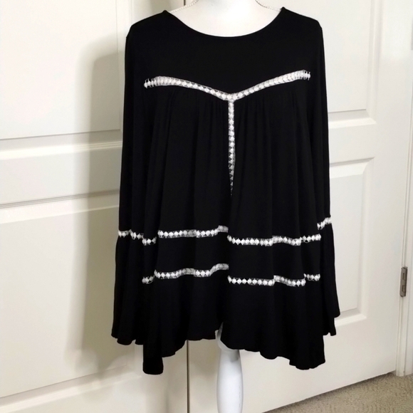 Lapis Tops - LAPIS black & ivory flowy crochet lace blouse wide sleeve size large